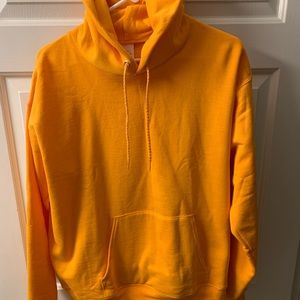 Yellow men’s sweatshirt